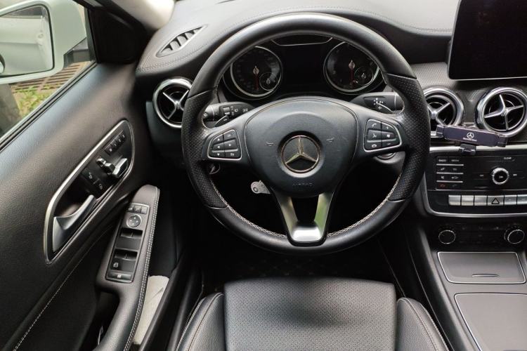 Used Mercedes-Benz GLA 2018 GLA 200 Fashion Model Steering Wheel