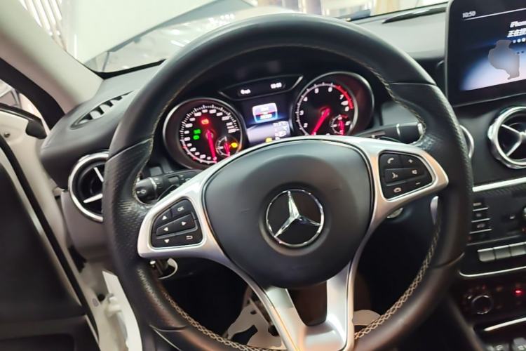 Used Mercedes-Benz GLA 2018 GLA 200 Fashion Model Steering Wheel