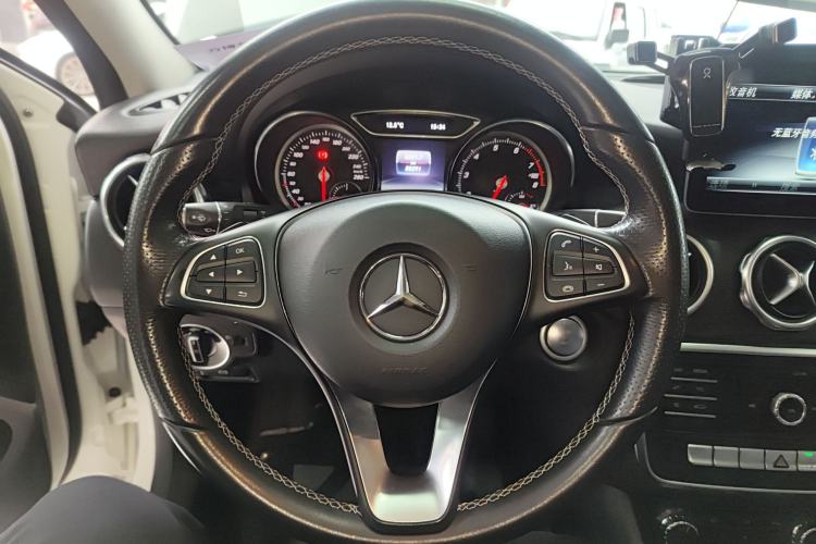 Used Mercedes-Benz GLA 2018 GLA 200 Sport Edition Steering Wheel