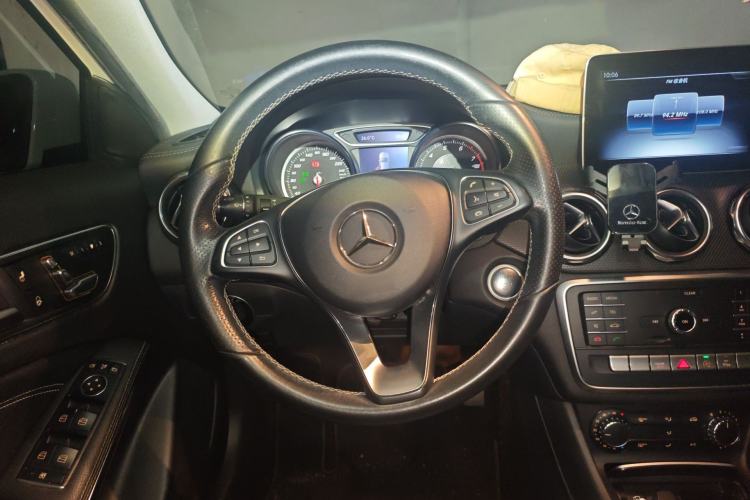 Used Mercedes-Benz GLA 2018 GLA 200 Fashion Model Steering Wheel