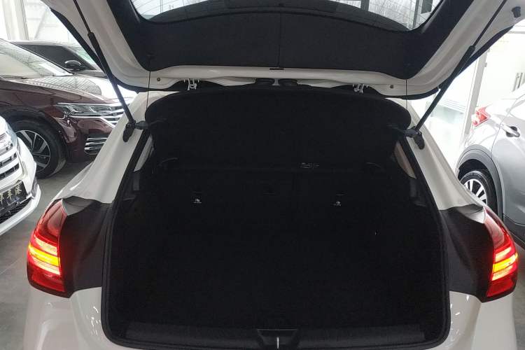 Used Mercedes-Benz GLA 2018 GLA 200 Fashion Model Trunk