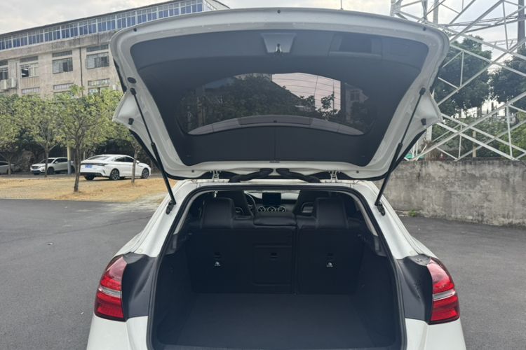 Used Mercedes-Benz GLA 2018 GLA 200 Fashion Model Trunk