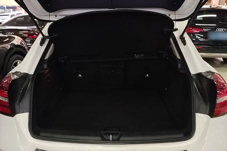 Used Mercedes-Benz GLA 2018 GLA 200 Fashion Model Trunk