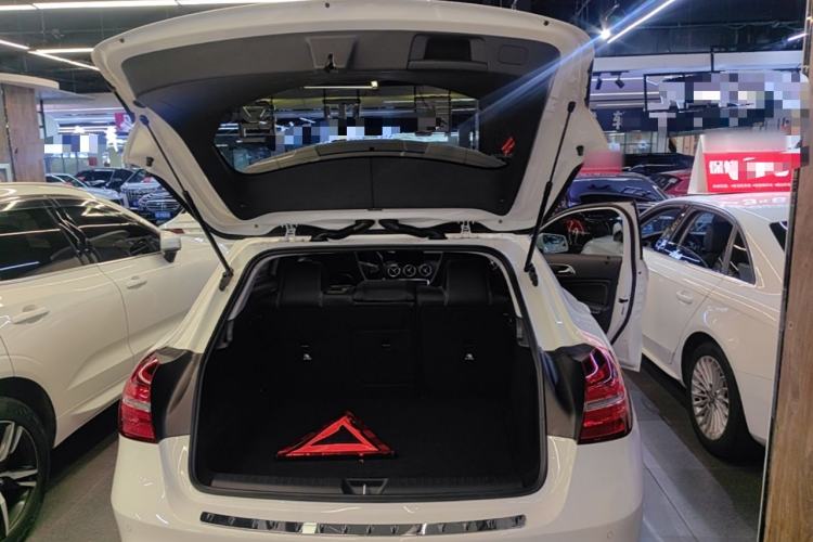Used Mercedes-Benz GLA 2018 GLA 200 Fashion Model Trunk