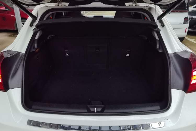 Used Mercedes-Benz GLA 2018 GLA 200 Fashion Model Trunk