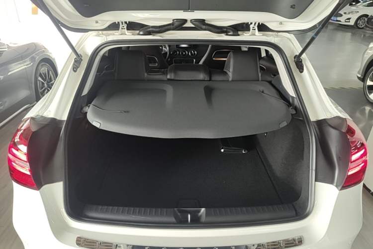 Used Mercedes-Benz GLA 2018 GLA 200 Fashion Model Trunk