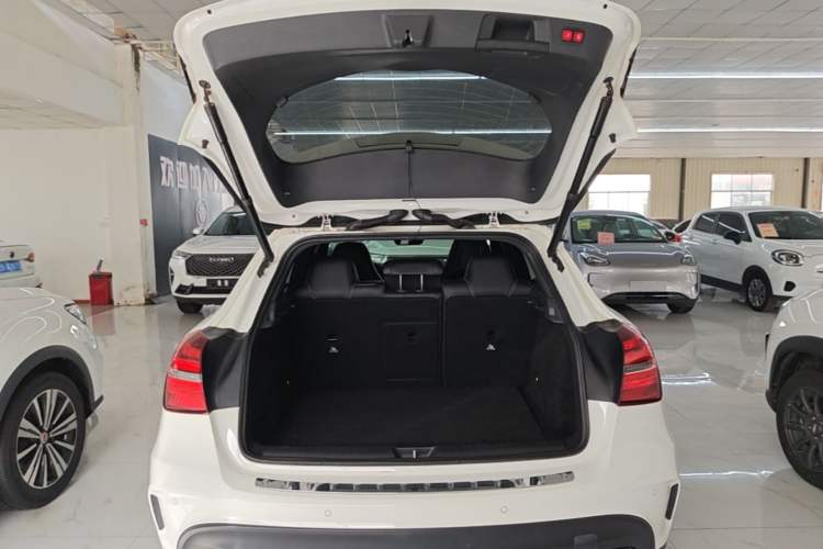Used Mercedes-Benz GLA 2018 GLA 200 Polar Limited Edition Trunk