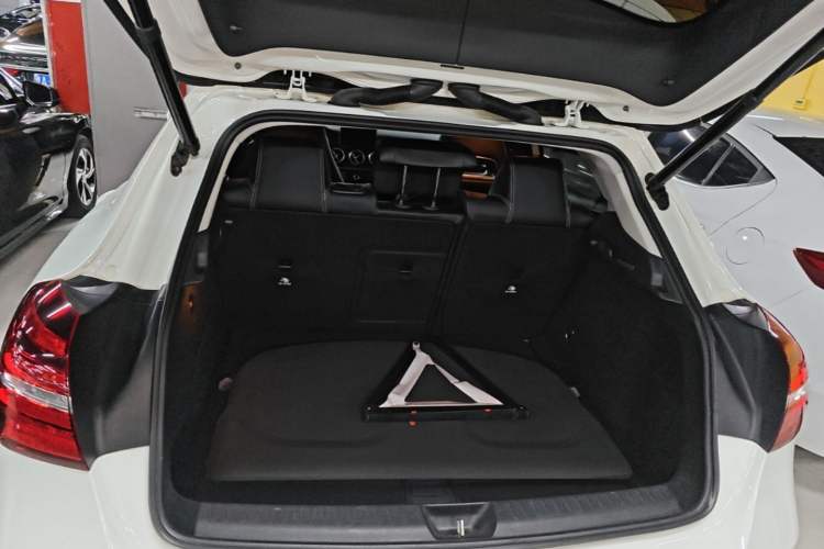 Used Mercedes-Benz GLA 2018 GLA 200 Fashion Model Trunk
