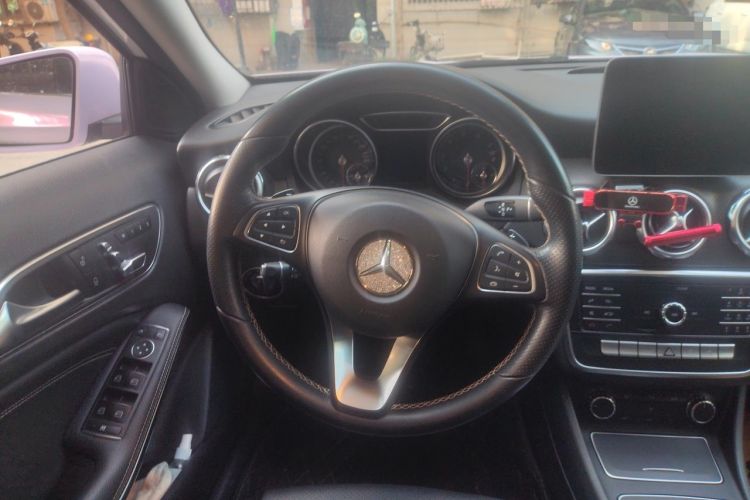 Used Mercedes-Benz GLA 2018 GLA 200 Sport Edition Steering Wheel