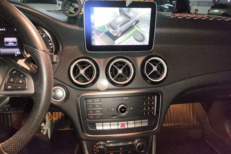 Used Mercedes-Benz GLA 2019 GLA 200 Dynamic Edition Audio And AC Panel