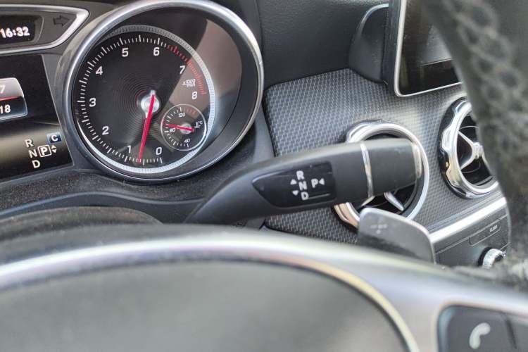 Used Mercedes-Benz GLA 2019 GLA 200 Fashion Model Gear Lever