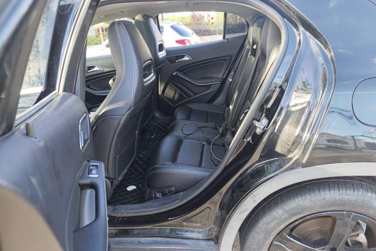 Used Mercedes-Benz GLA 2019 GLA 200 Fashion Model Left Rear Seat