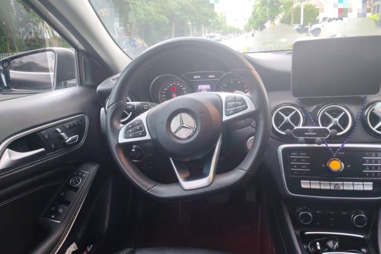 Used Mercedes-Benz GLA 2019 GLA 200 Fashion Model Steering Wheel