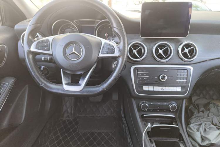 Used Mercedes-Benz GLA 2019 GLA 200 Fashion Model Steering Wheel