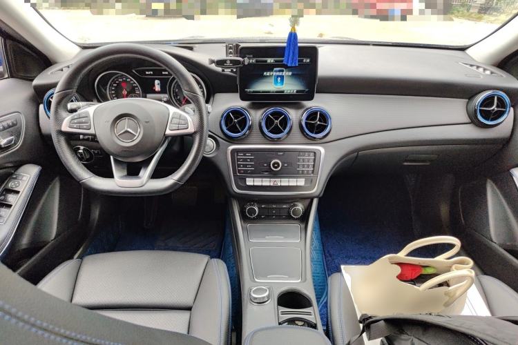 Used Mercedes-Benz GLA 2019 GLA 200 Dynamic Edition Center Console