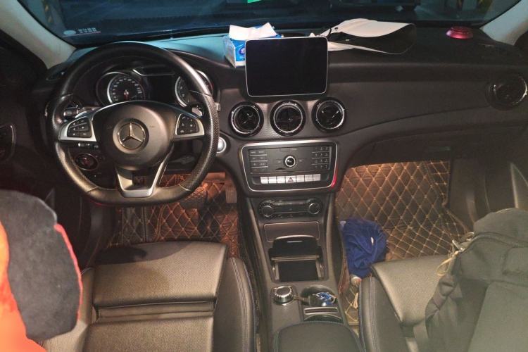 Used Mercedes-Benz GLA 2019 GLA 200 Dynamic Edition Center Console