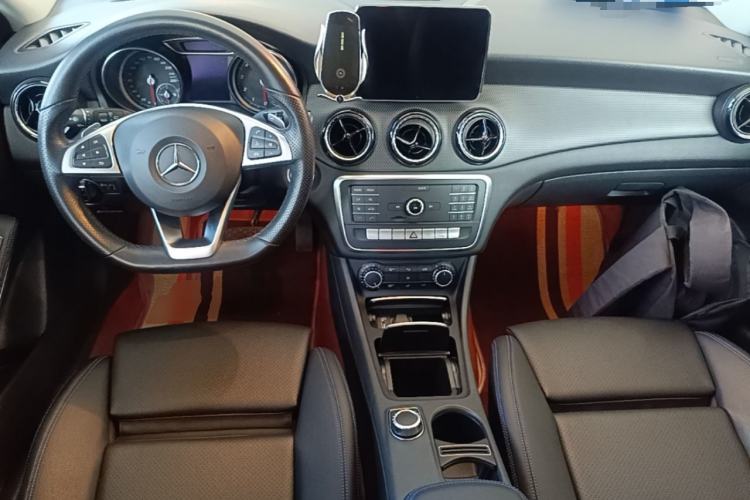 Used Mercedes-Benz GLA 2019 GLA 200 Dynamic Edition Center Console