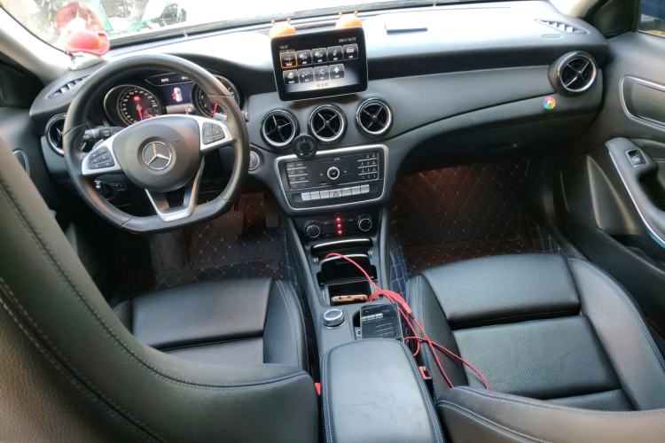 Used Mercedes-Benz GLA 2019 GLA 200 Dynamic Edition Center Console