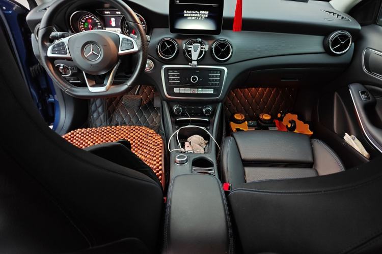Used Mercedes-Benz GLA 2019 GLA 200 Dynamic Edition Center Console