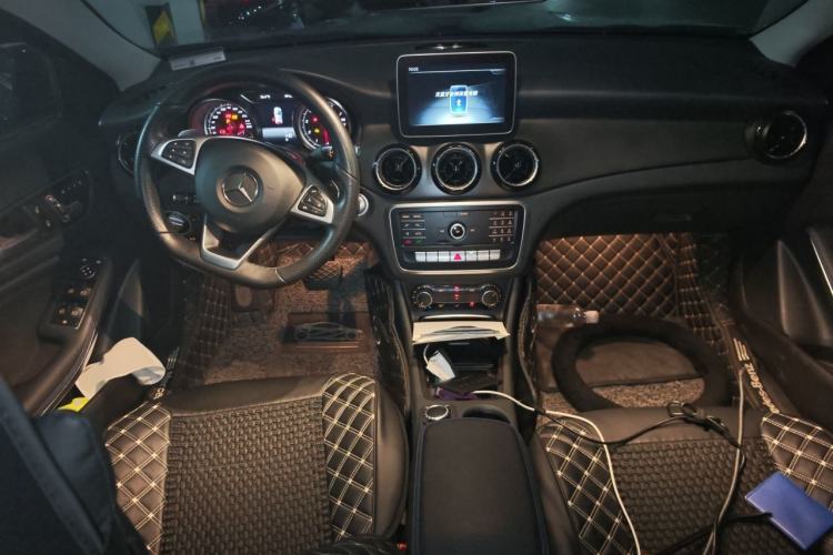 Used Mercedes-Benz GLA 2019 GLA 200 Dynamic Edition Center Console