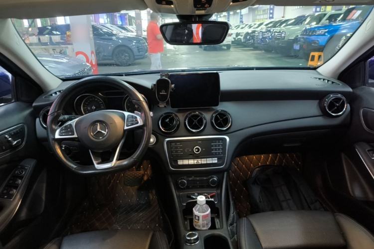 Used Mercedes-Benz GLA 2019 GLA 200 Dynamic Edition Center Console