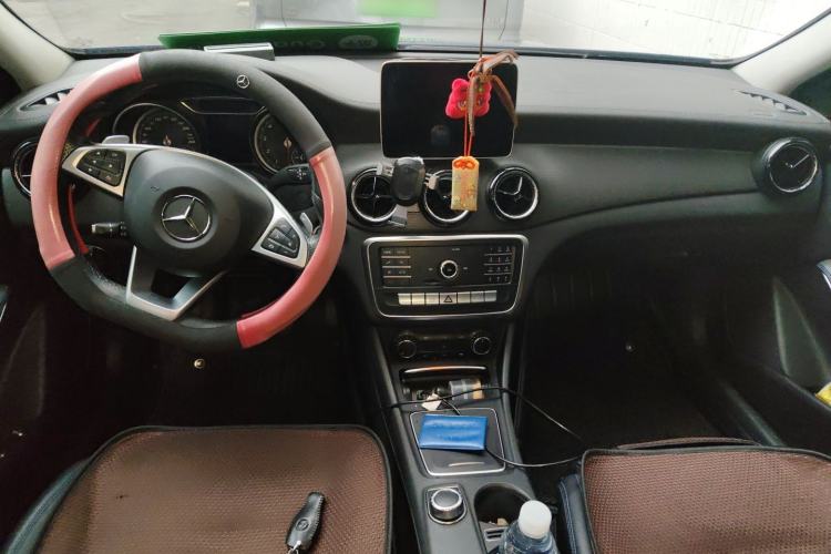 Used Mercedes-Benz GLA 2019 GLA 200 Fashion Model Center Console