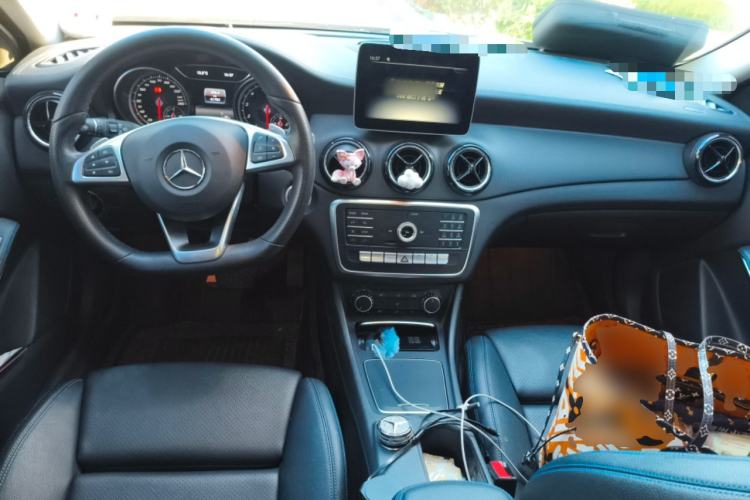 Used Mercedes-Benz GLA 2019 GLA 200 Fashion Model Center Console