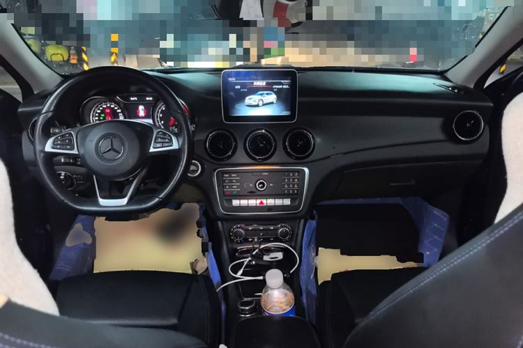Used Mercedes-Benz GLA 2019 GLA 200 Dynamic Edition Center Console