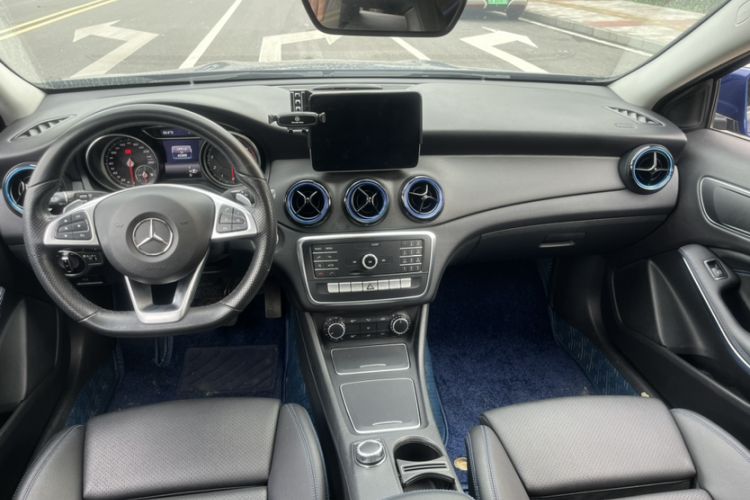Used Mercedes-Benz GLA 2019 GLA 200 Dynamic Edition Interior 3