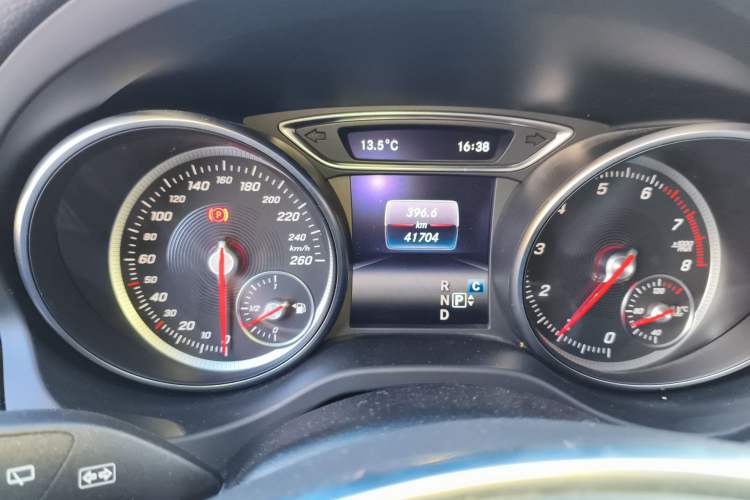 Used Mercedes-Benz GLA 2019 GLA 200 Fashion Model Odometer Close Up
