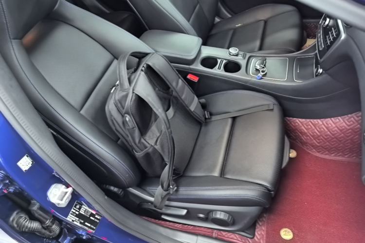 Used Mercedes-Benz GLA 2019 GLA 200 Dynamic Edition Right Front Seat
