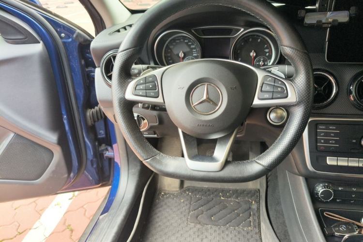 Used Mercedes-Benz GLA 2019 GLA 200 Fashion Model Steering Wheel