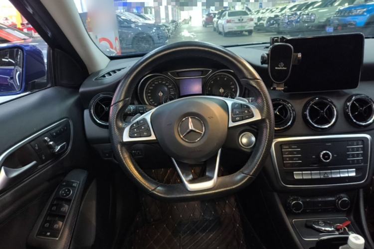 Used Mercedes-Benz GLA 2019 GLA 200 Dynamic Edition Steering Wheel