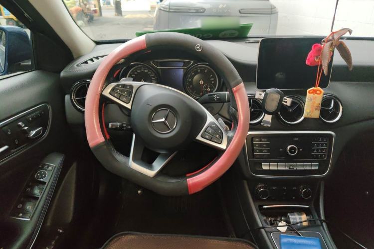 Used Mercedes-Benz GLA 2019 GLA 200 Fashion Model Steering Wheel