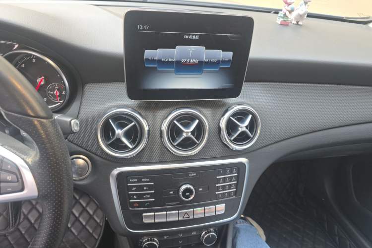 Used Mercedes-Benz GLA 2019 GLA 200 Dynamic Edition Audio And AC Panel