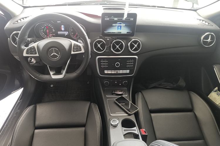 Used Mercedes-Benz GLA 2019 GLA 200 Fashion Model Center Console