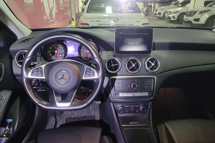 Used Mercedes-Benz GLA 2019 GLA 200 Fashion Model Center Console