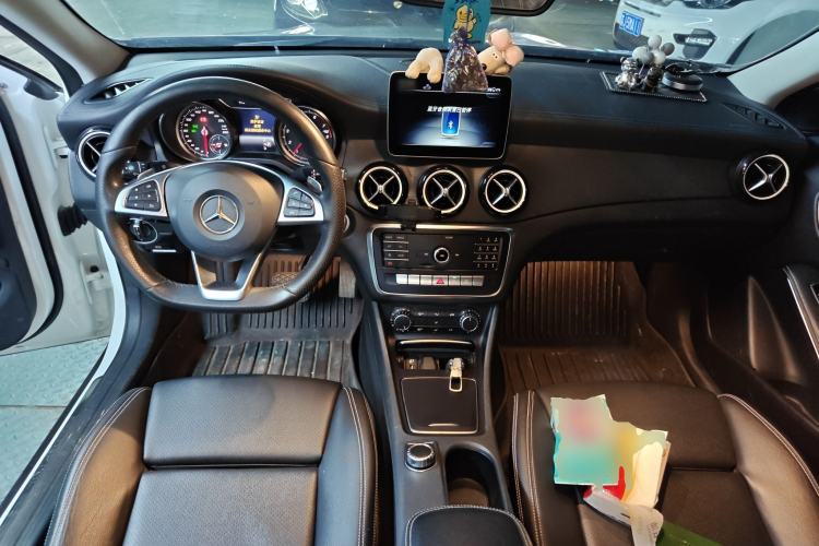 Used Mercedes-Benz GLA 2019 GLA 200 Fashion Model Center Console