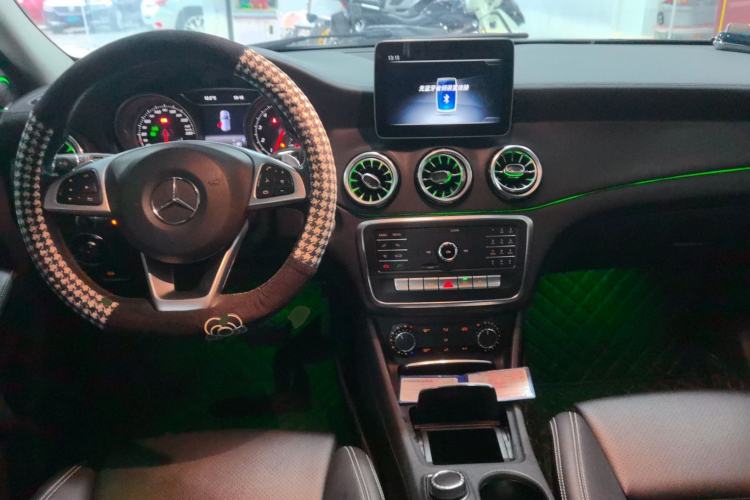 Used Mercedes-Benz GLA 2019 GLA 200 Fashion Model Center Console