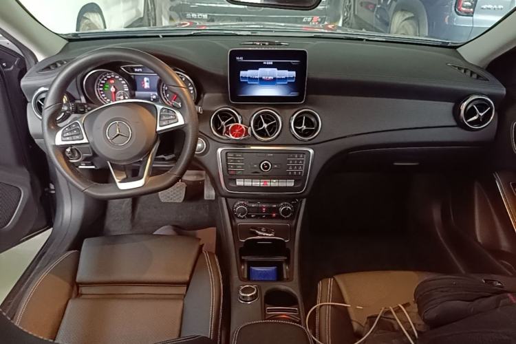 Used Mercedes-Benz GLA 2019 GLA 200 Fashion Model Center Console