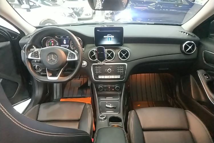Used Mercedes-Benz GLA 2019 GLA 200 Fashion Model Center Console