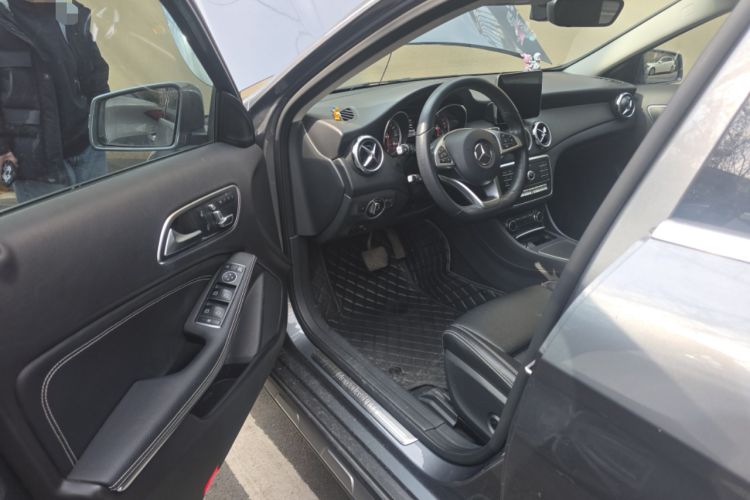 Used Mercedes-Benz GLA 2019 GLA 200 Dynamic Edition Driver Seat