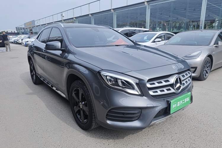 Used Mercedes-Benz GLA 2019 GLA 200 Fashion Model Front Right 45 Deg