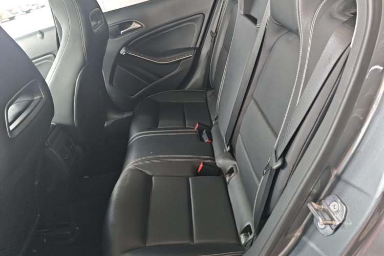 Used Mercedes-Benz GLA 2019 GLA 200 Fashion Model Left Rear Seat