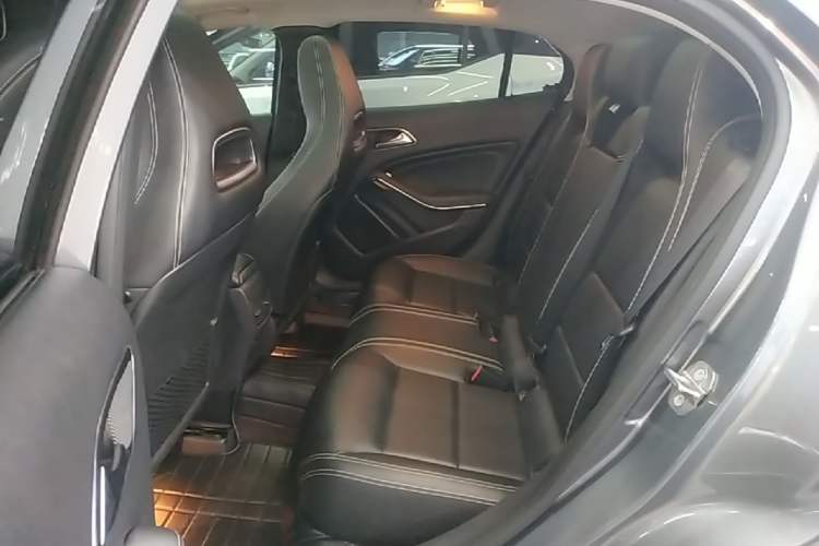Used Mercedes-Benz GLA 2019 GLA 200 Fashion Model Left Rear Seat