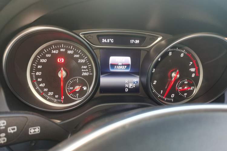 Used Mercedes-Benz GLA 2019 GLA 200 Dynamic Edition Odometer Close Up