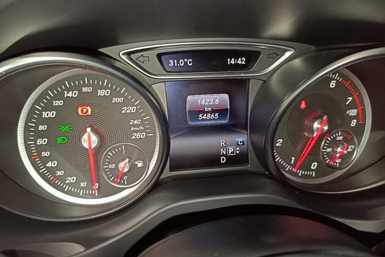 Used Mercedes-Benz GLA 2019 GLA 200 Fashion Model Odometer Close Up