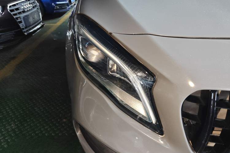 Used Mercedes-Benz GLA 2019 GLA 200 Fashion Model Right Front Headlight