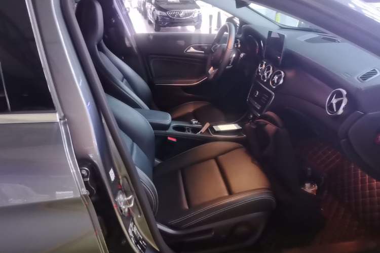 Used Mercedes-Benz GLA 2019 GLA 200 Fashion Model Right Front Seat