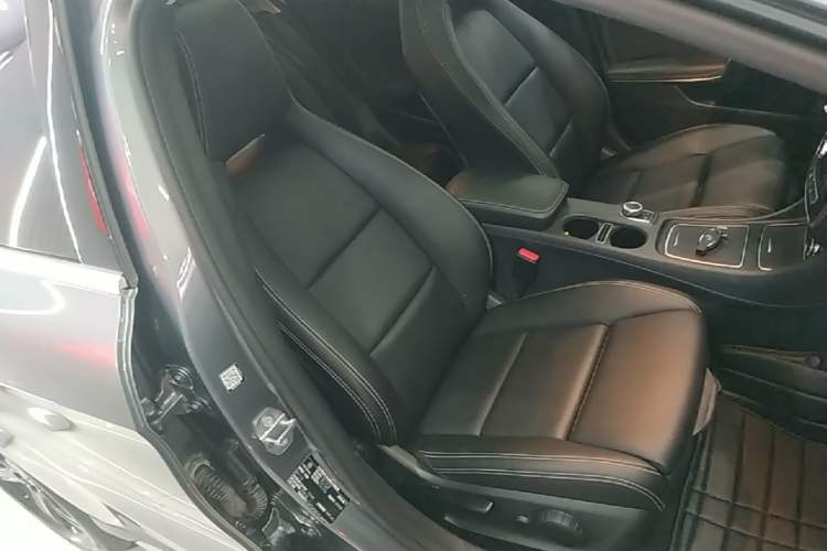 Used Mercedes-Benz GLA 2019 GLA 200 Fashion Model Right Front Seat